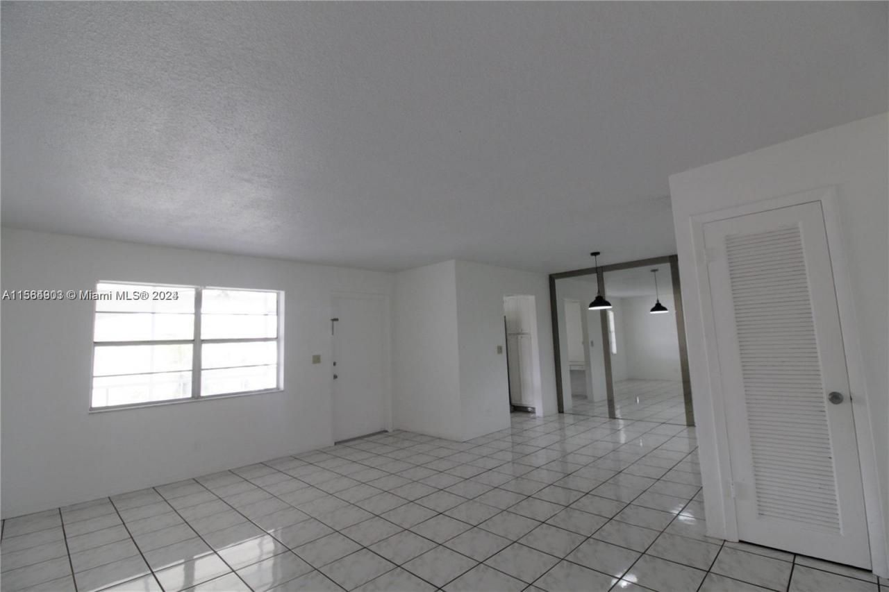 580 Egret Dr, Unit 302, Hallandale Beach, FL 33009 Photo