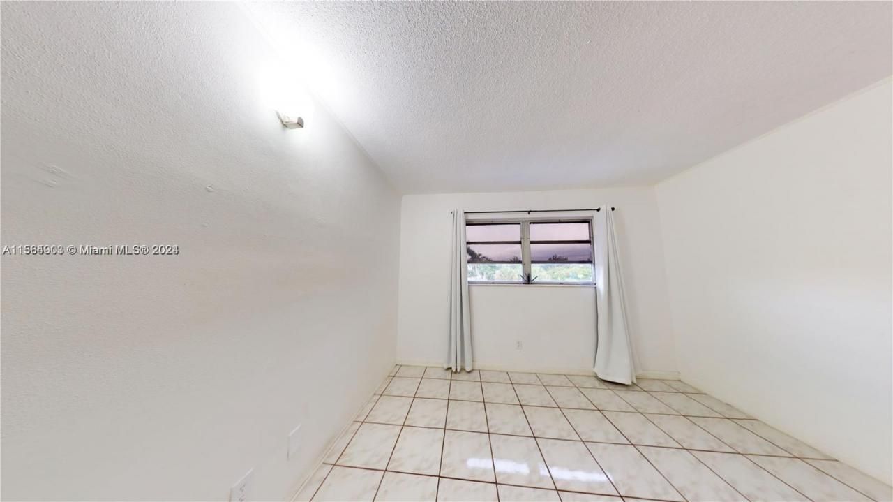 580 Egret Dr, Unit 302, Hallandale Beach, FL 33009 Photo