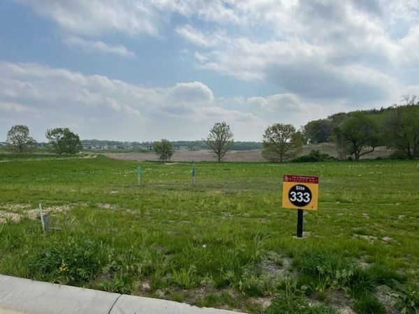 13005 W Scarborough DRIVE, New Berlin, WI 53151