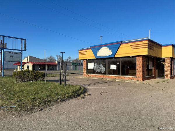 3095 S DORT Highway, Burton, MI 48529