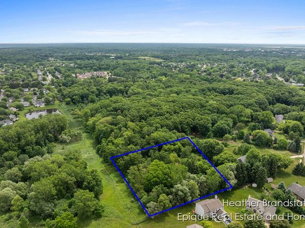 4323 Woodside Oaks Drive SE, Grand Rapids, MI 49546