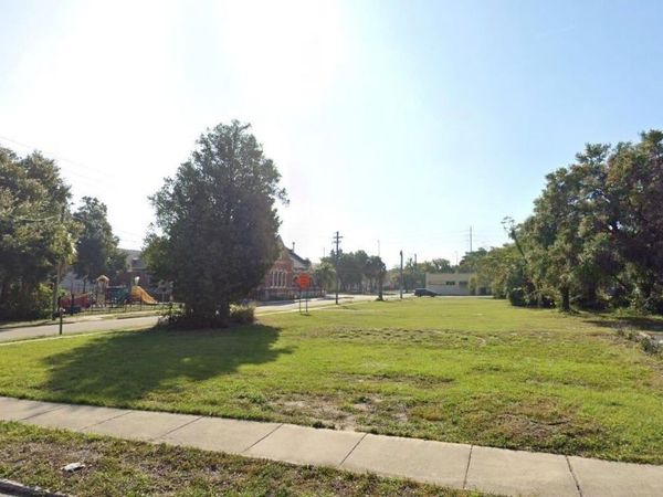 2010 N LAMAR AVE, TAMPA, FL 33602