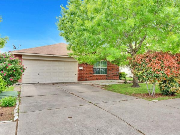 117 Gillespie LN, Elgin, TX 78621