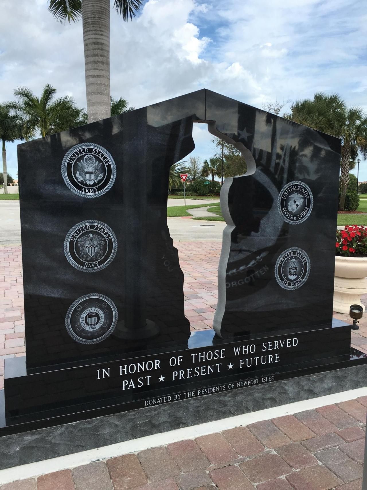 2098 SW Newport Isles Boulevard, Port Saint Lucie, FL 34953 Photo