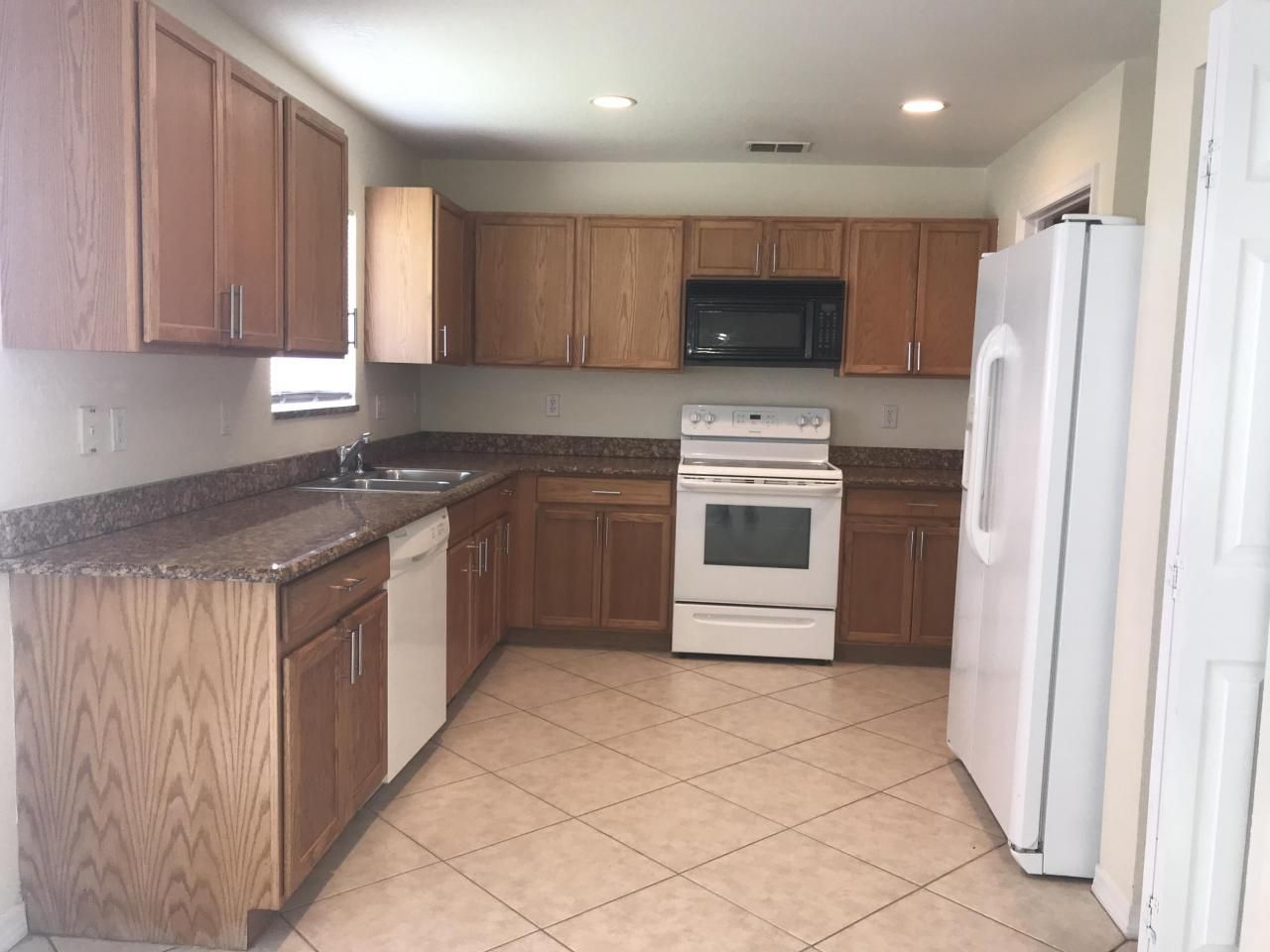 2098 SW Newport Isles Boulevard, Port Saint Lucie, FL 34953 Photo