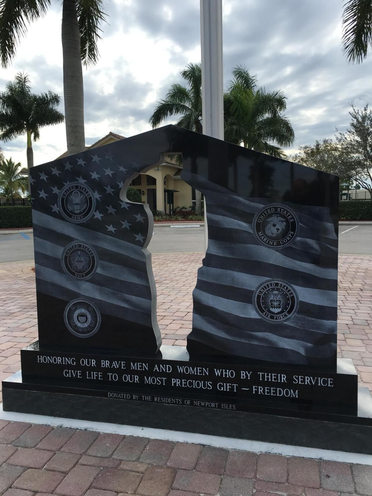 2098 SW Newport Isles Boulevard, Port Saint Lucie, FL 34953 Photo