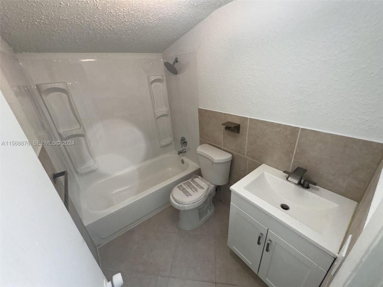 2255 NW 63rd St, Miami, FL 33147 Photo