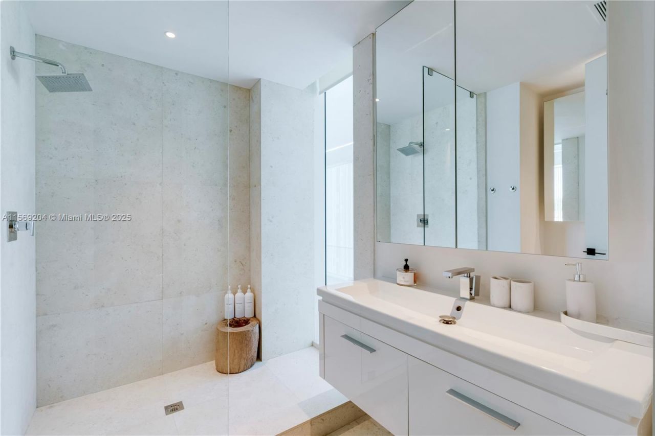 440 S Mashta Dr, Key Biscayne, FL 33149 Photo