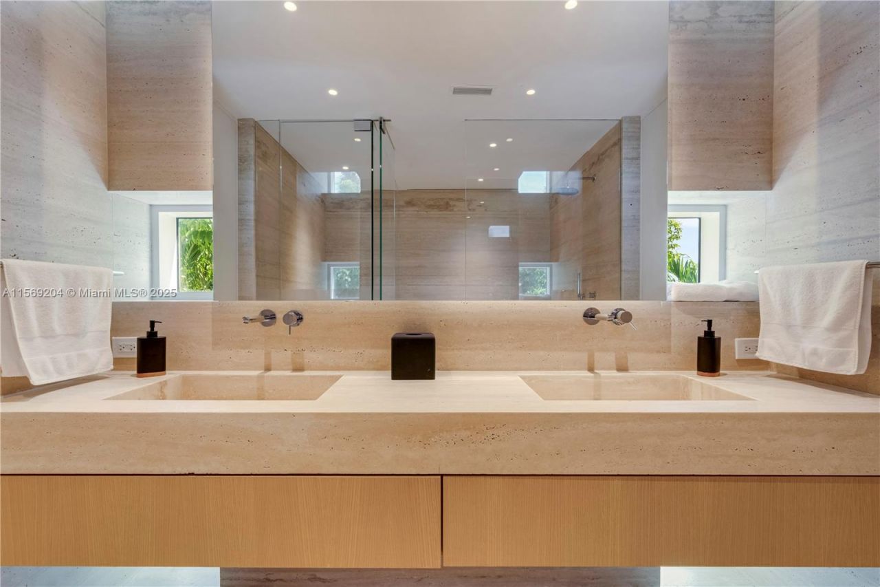 440 S Mashta Dr, Key Biscayne, FL 33149 Photo