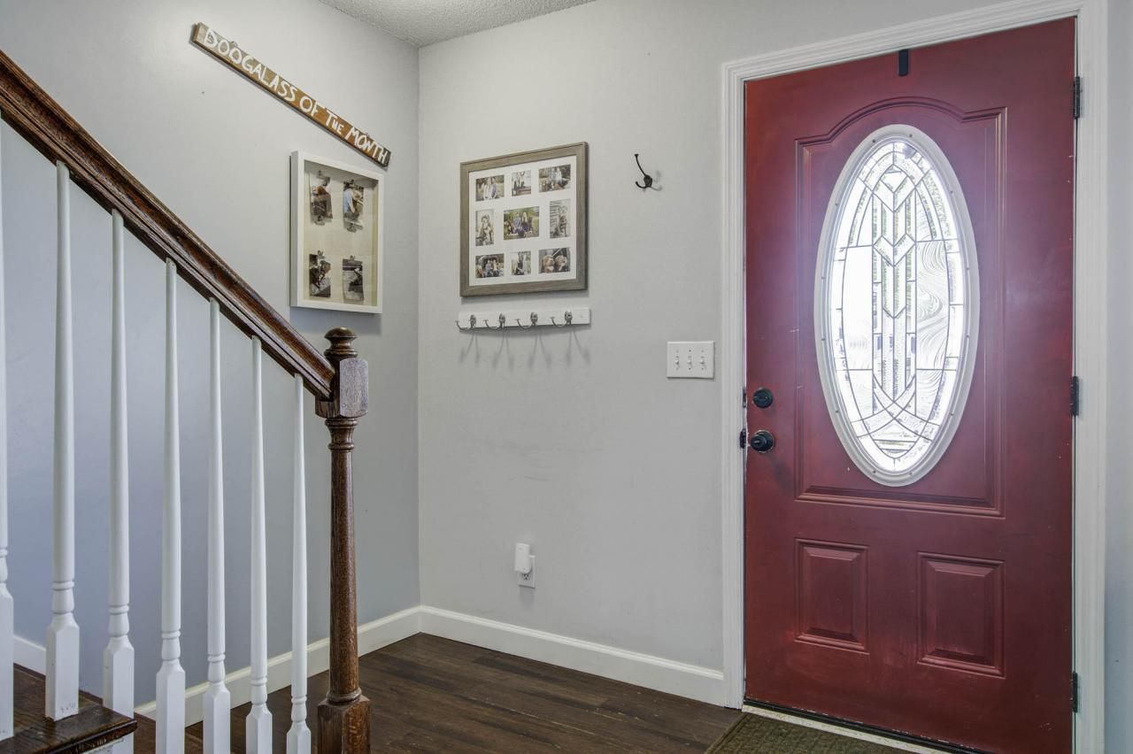 187 Iron Road Photo 4