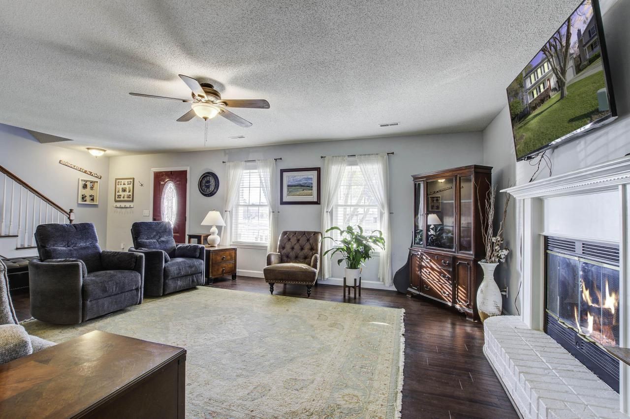 187 Iron Road Photo 5