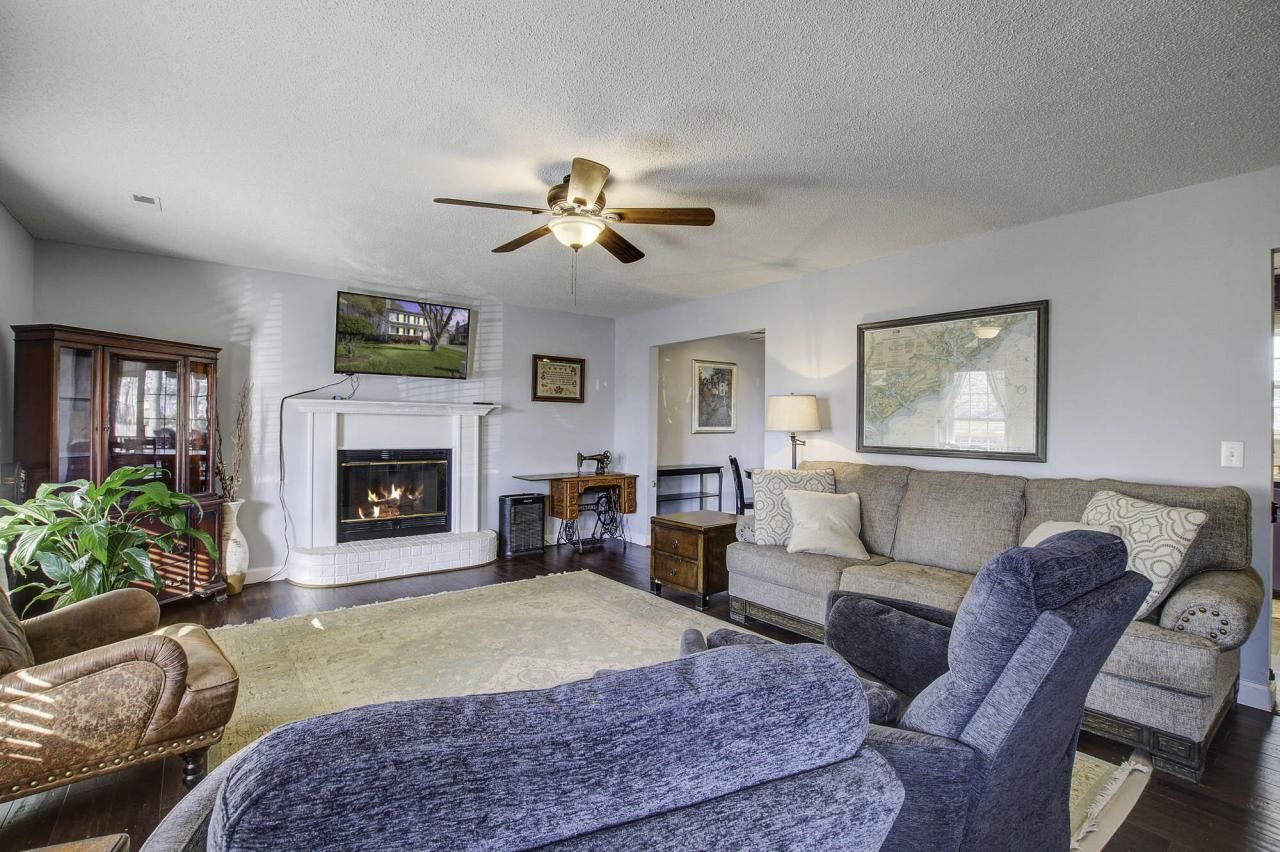 187 Iron Road Photo 7