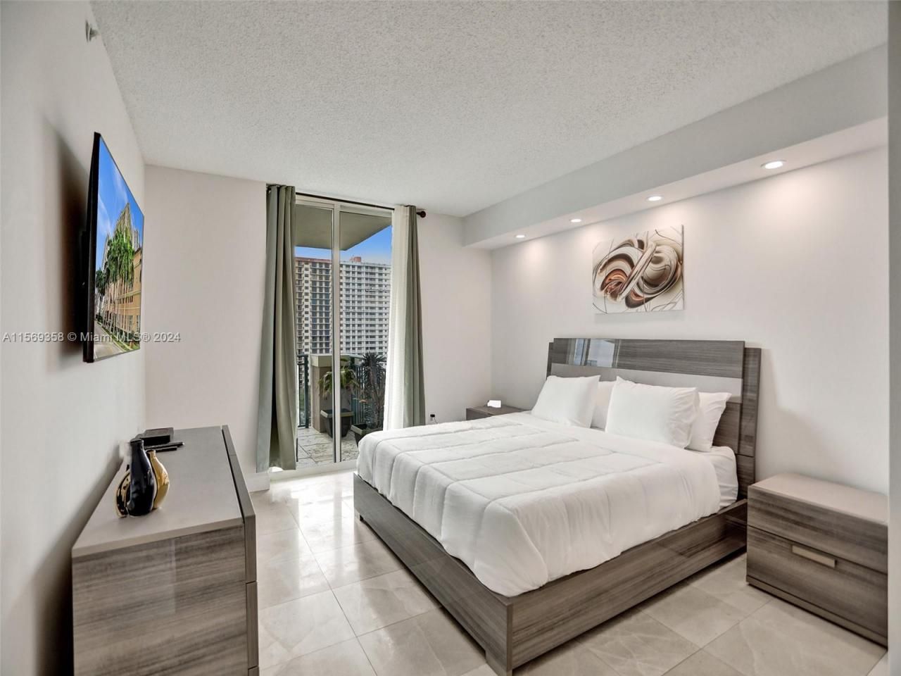 17555 Atlantic Blvd, Unit 1101, Sunny Isles Beach, FL 33160 Photo