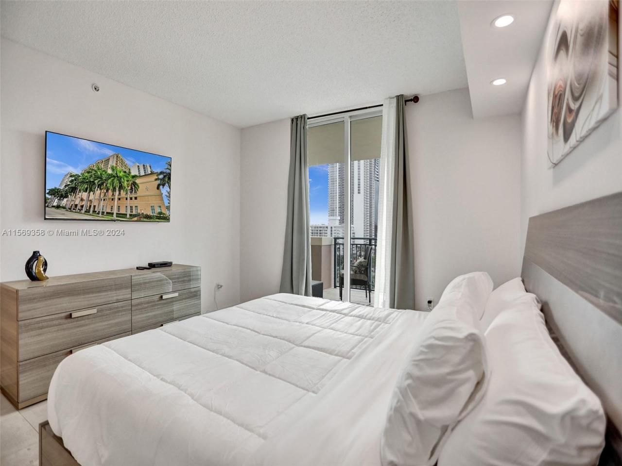 17555 Atlantic Blvd, Unit 1101, Sunny Isles Beach, FL 33160 Photo