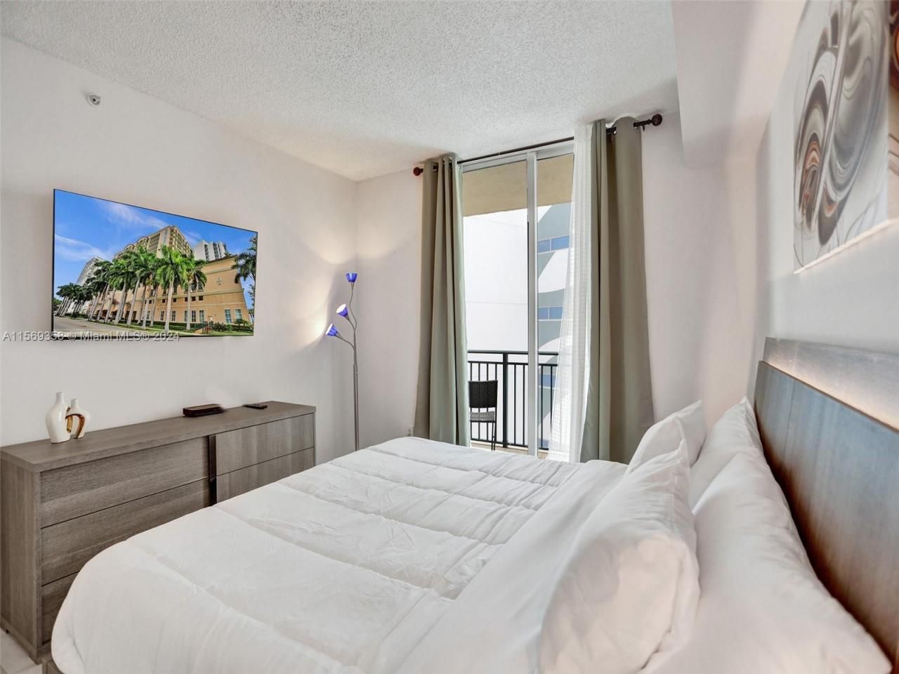 17555 Atlantic Blvd, Unit 1101, Sunny Isles Beach, FL 33160 Photo