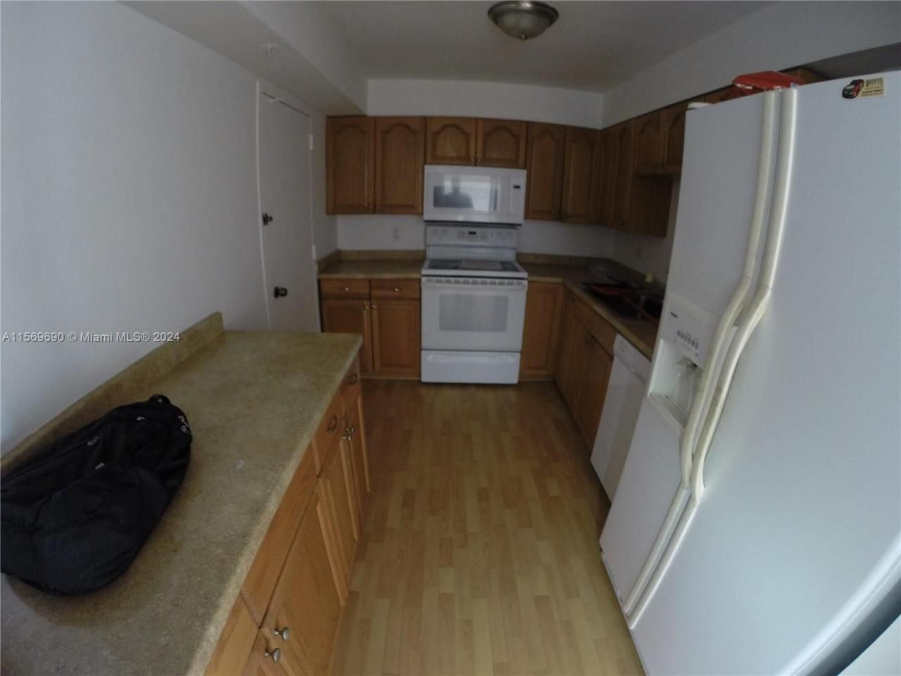 400 Kings Point Dr, Unit 905, Sunny Isles Beach, FL 33160 Photo