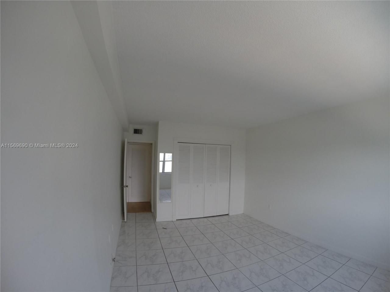 400 Kings Point Dr, Unit 905, Sunny Isles Beach, FL 33160 Photo