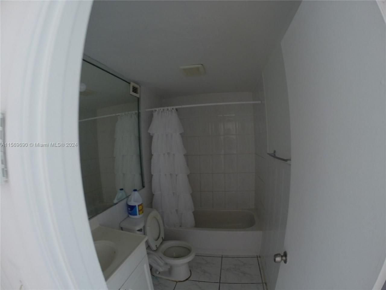 400 Kings Point Dr, Unit 905, Sunny Isles Beach, FL 33160 Photo