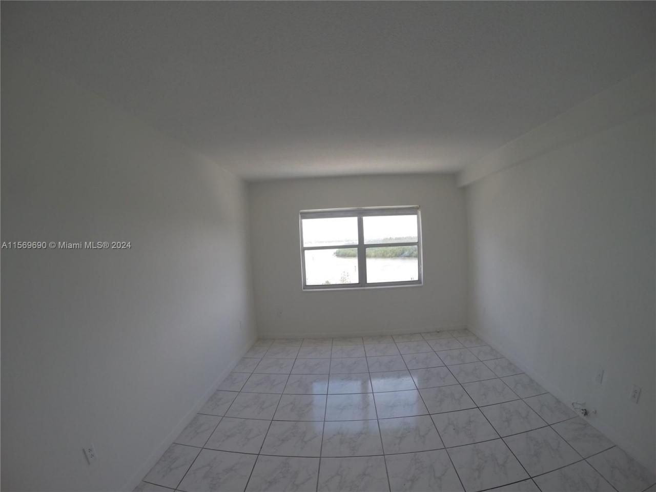 400 Kings Point Dr, Unit 905, Sunny Isles Beach, FL 33160 Photo