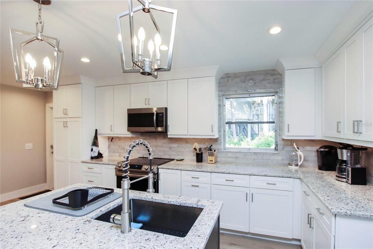 1057 Blue Heron Drive, Sanibel, FL 33957 Photo