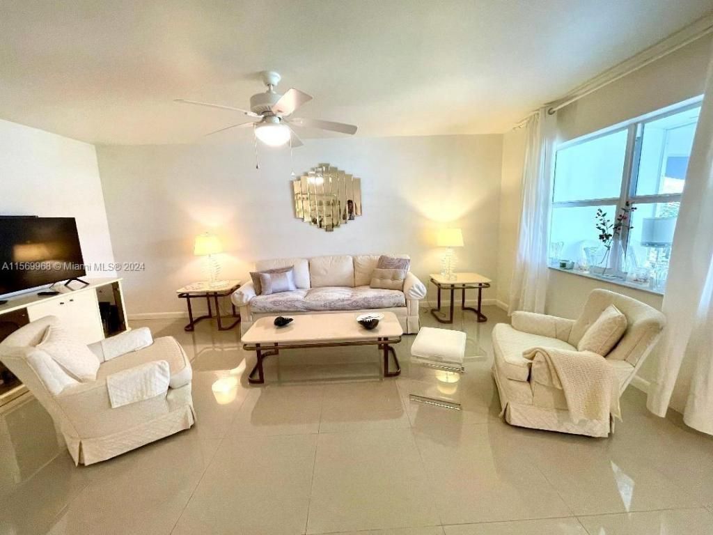 580 Egret Dr, Unit 308, Hallandale Beach, FL 33009 Photo