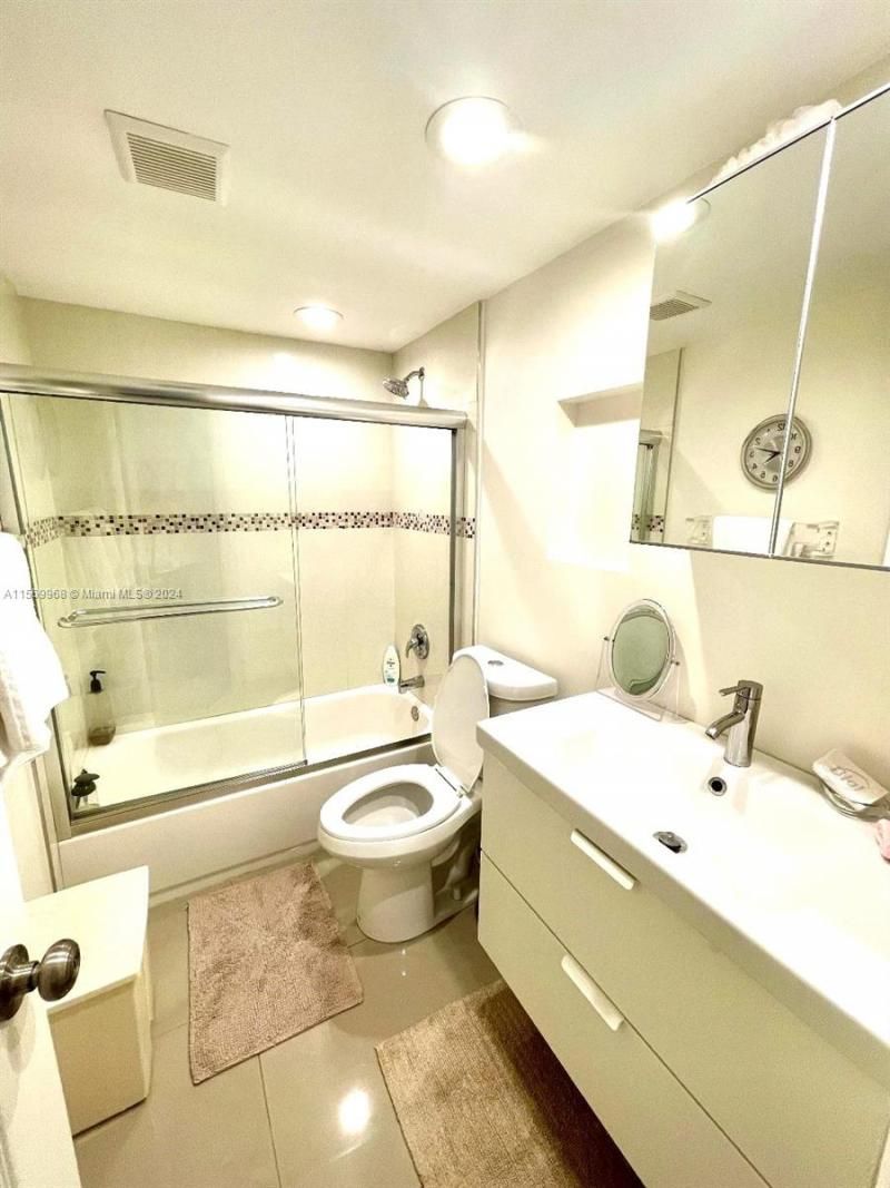 580 Egret Dr, Unit 308, Hallandale Beach, FL 33009 Photo