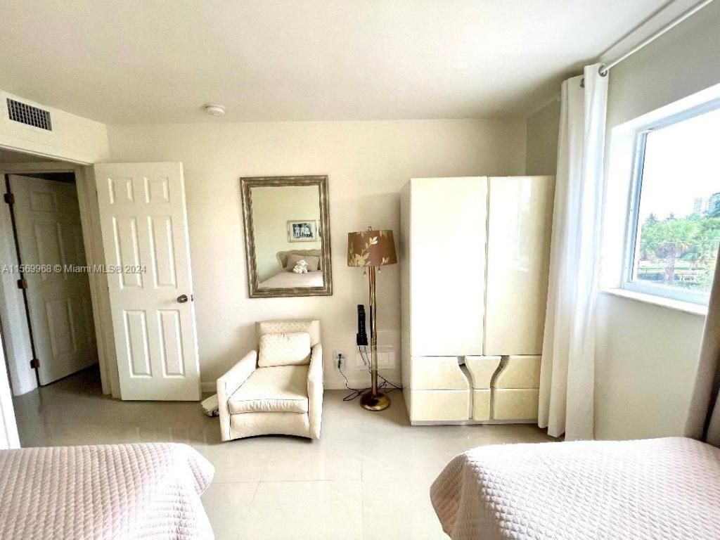 580 Egret Dr, Unit 308, Hallandale Beach, FL 33009 Photo