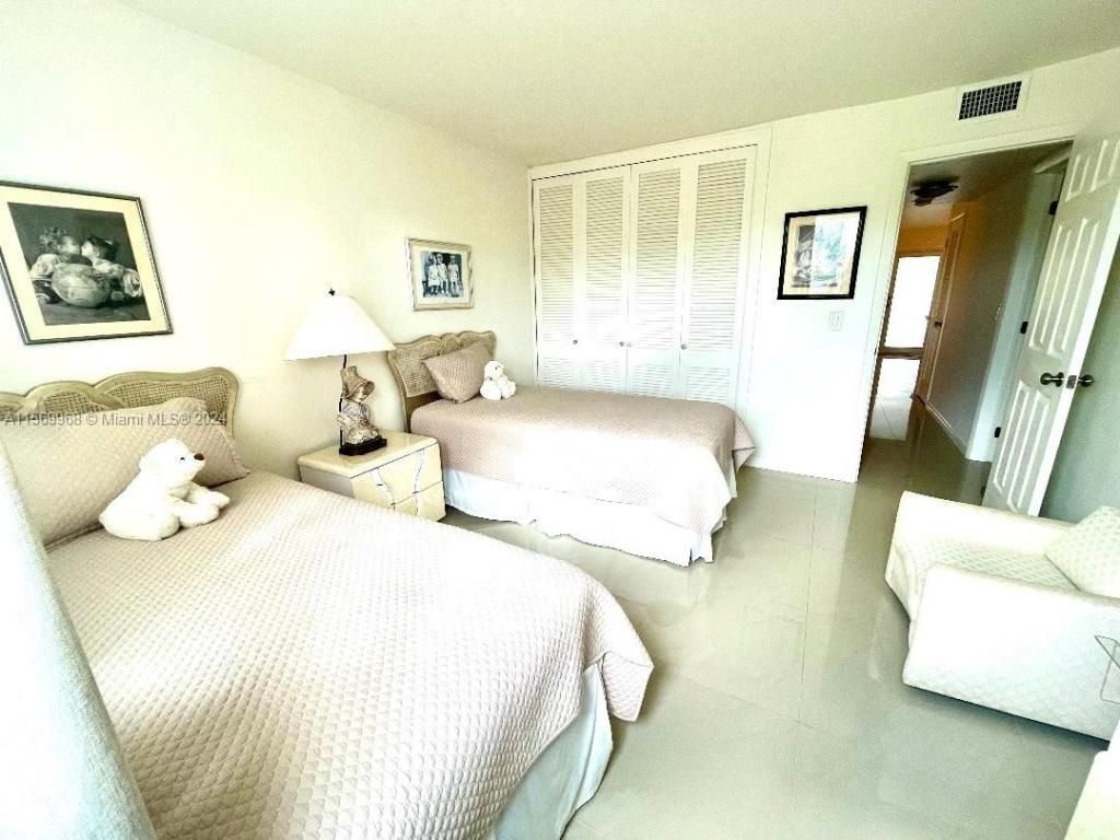580 Egret Dr, Unit 308, Hallandale Beach, FL 33009 Photo