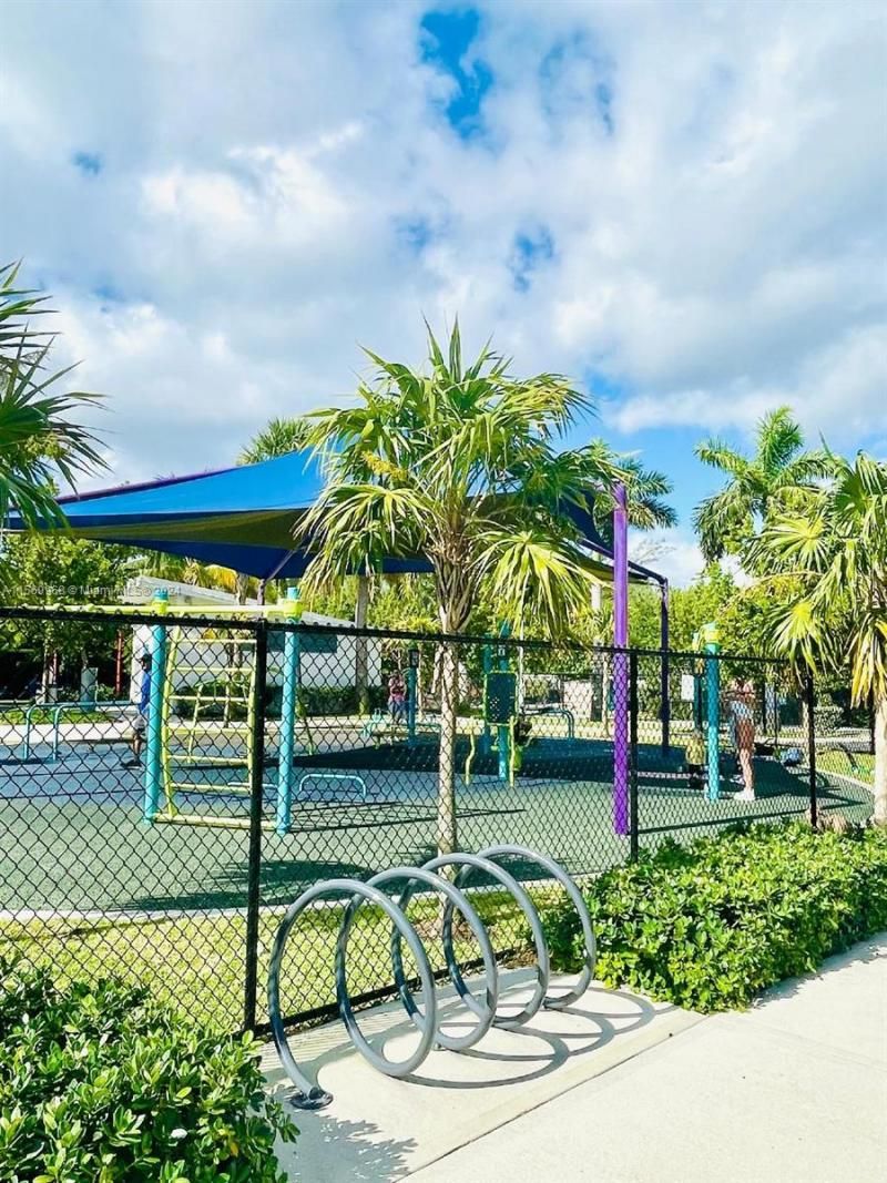 580 Egret Dr, Unit 308, Hallandale Beach, FL 33009 Photo