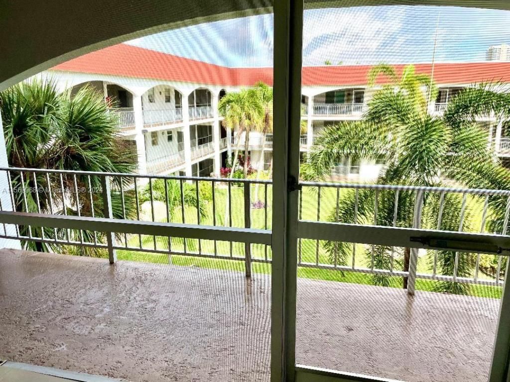 580 Egret Dr, Unit 308, Hallandale Beach, FL 33009 Photo