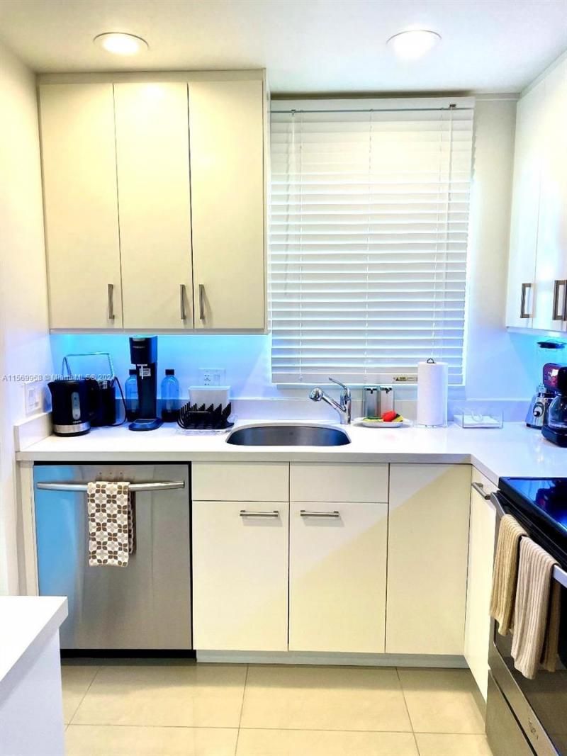 580 Egret Dr, Unit 308, Hallandale Beach, FL 33009 Photo
