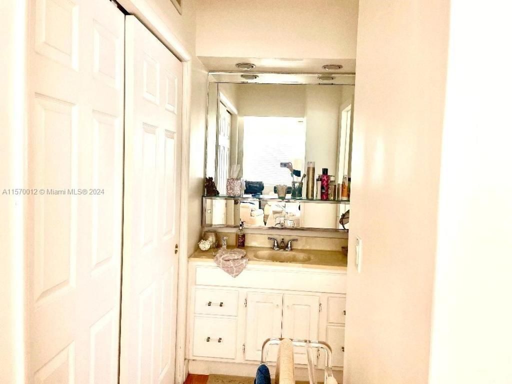465 Paradise Isle Blvd, Unit 101, Hallandale Beach, FL 33009 Photo