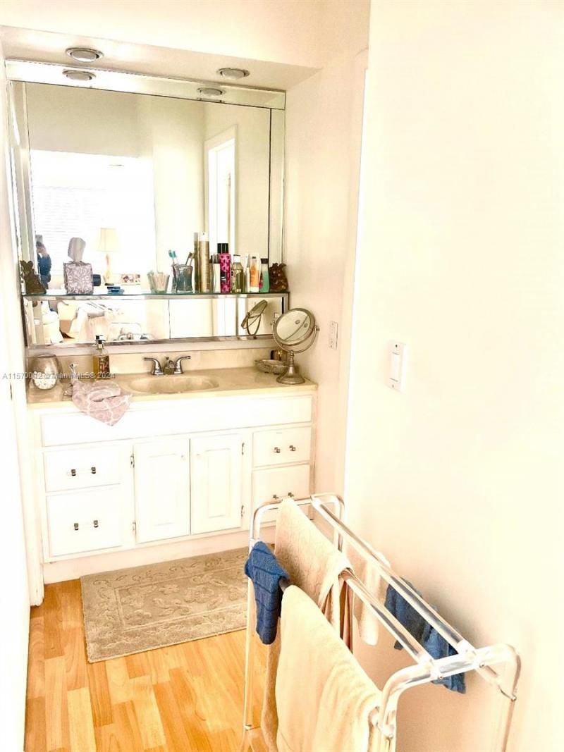 465 Paradise Isle Blvd, Unit 101, Hallandale Beach, FL 33009 Photo