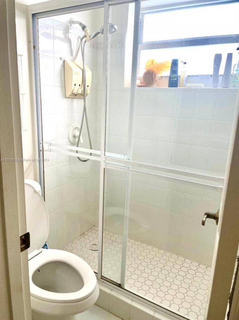 465 Paradise Isle Blvd, Unit 101, Hallandale Beach, FL 33009 Photo