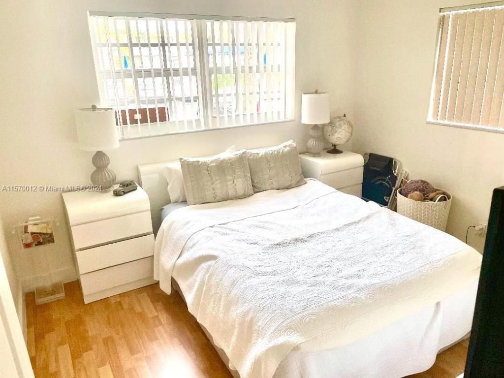 465 Paradise Isle Blvd, Unit 101, Hallandale Beach, FL 33009 Photo