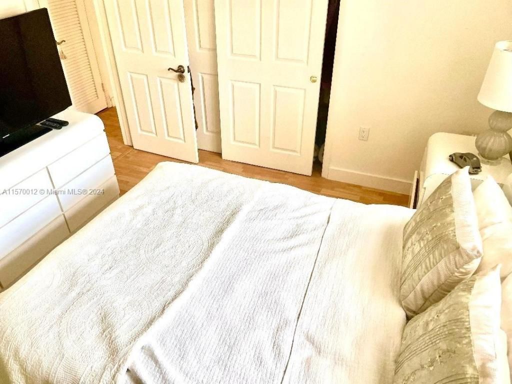 465 Paradise Isle Blvd, Unit 101, Hallandale Beach, FL 33009 Photo
