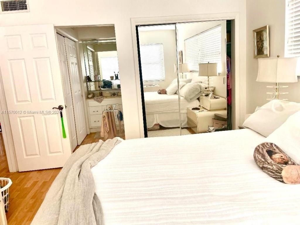 465 Paradise Isle Blvd, Unit 101, Hallandale Beach, FL 33009 Photo
