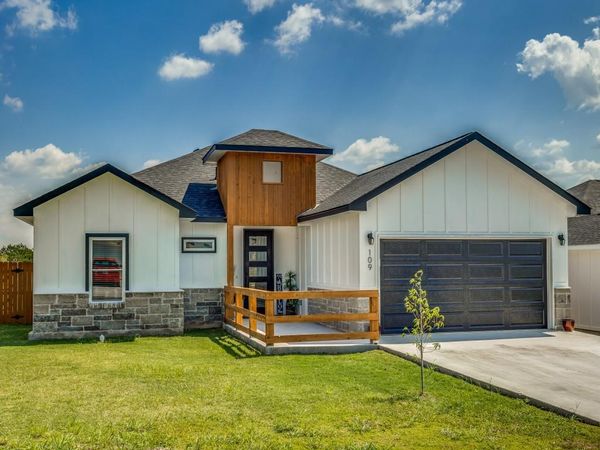 109 N Thomas CV, Burnet, TX 78611