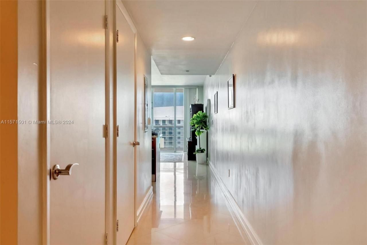 1830 S Ocean Dr, Unit 4709, Hallandale Beach, FL 33009 Photo