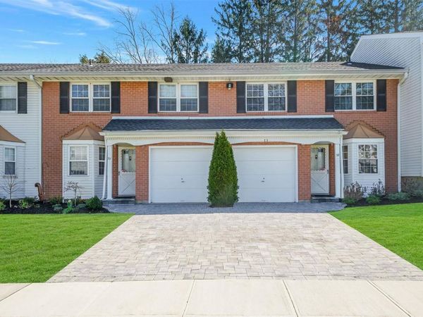 37 Santa Barbara Drive, Unit 37, Plainview, NY 11803