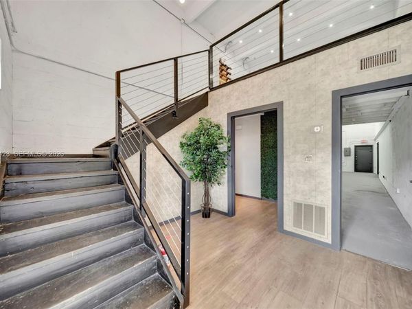 67 NW 166th St, Miami, FL 33169