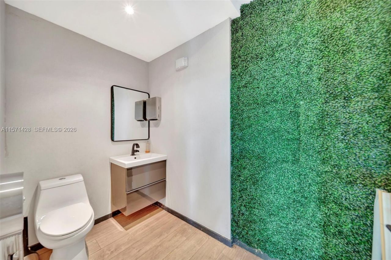 67 NW 166th St, Miami, FL 33169 Photo