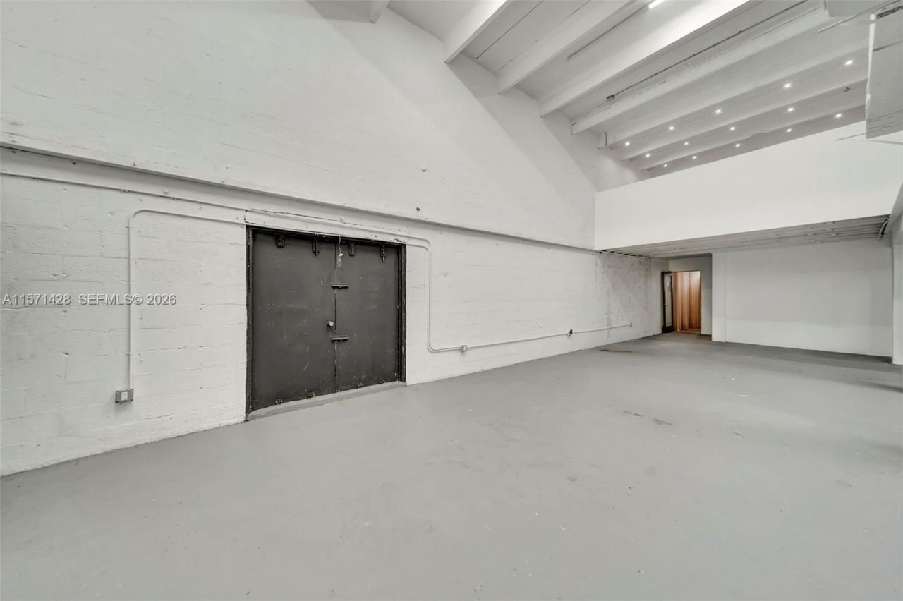 67 NW 166th St, Miami, FL 33169 Photo