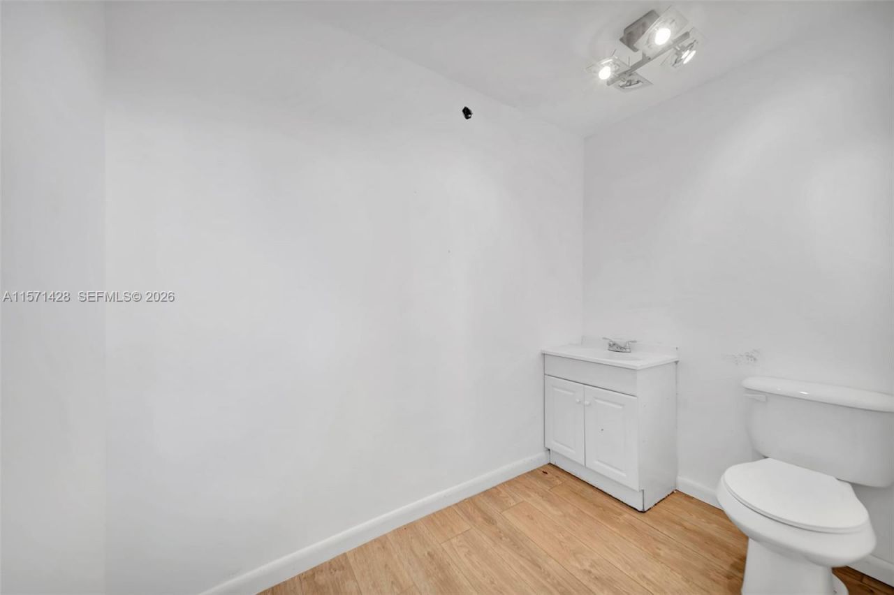 67 NW 166th St, Miami, FL 33169 Photo