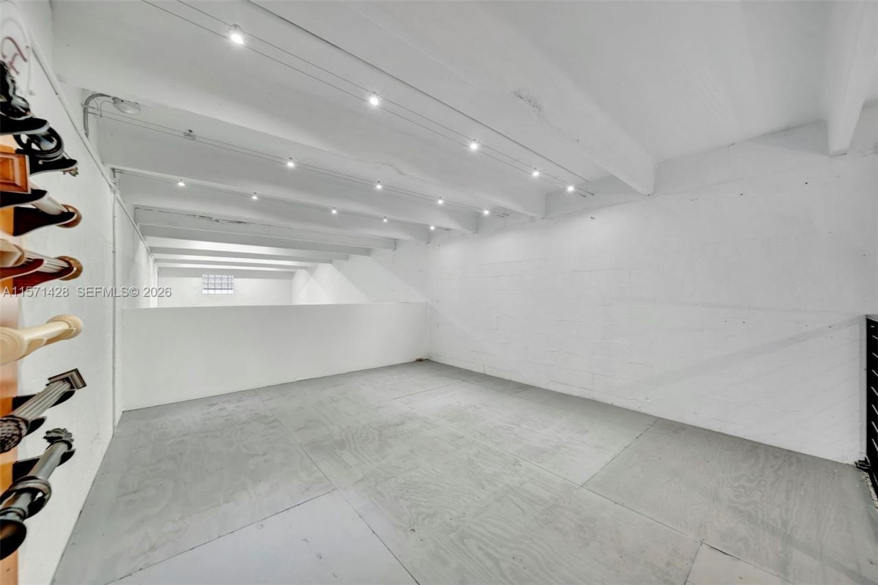 67 NW 166th St, Miami, FL 33169 Photo