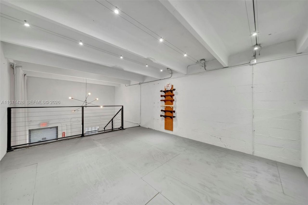 67 NW 166th St, Miami, FL 33169 Photo