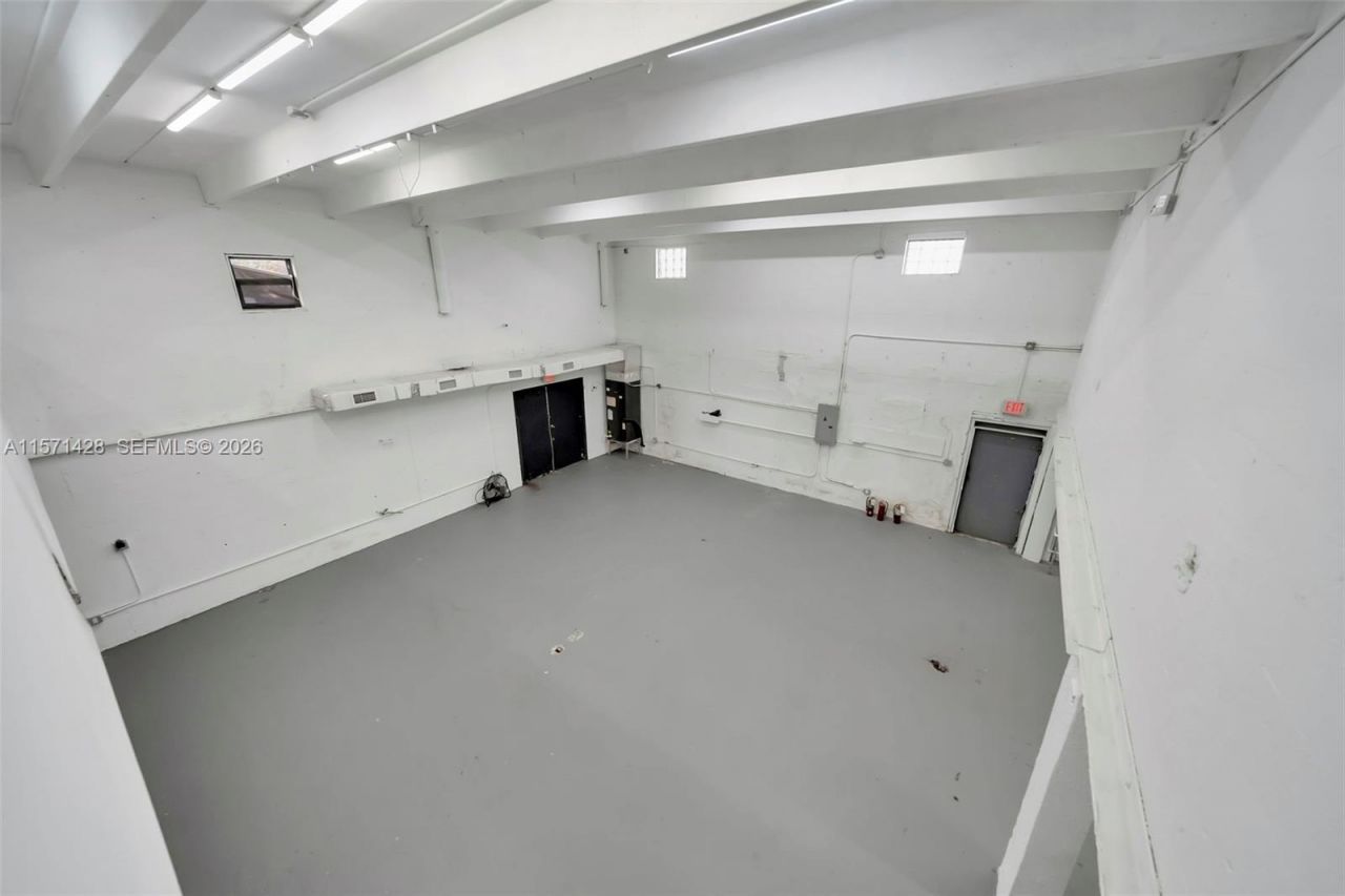 67 NW 166th St, Miami, FL 33169 Photo