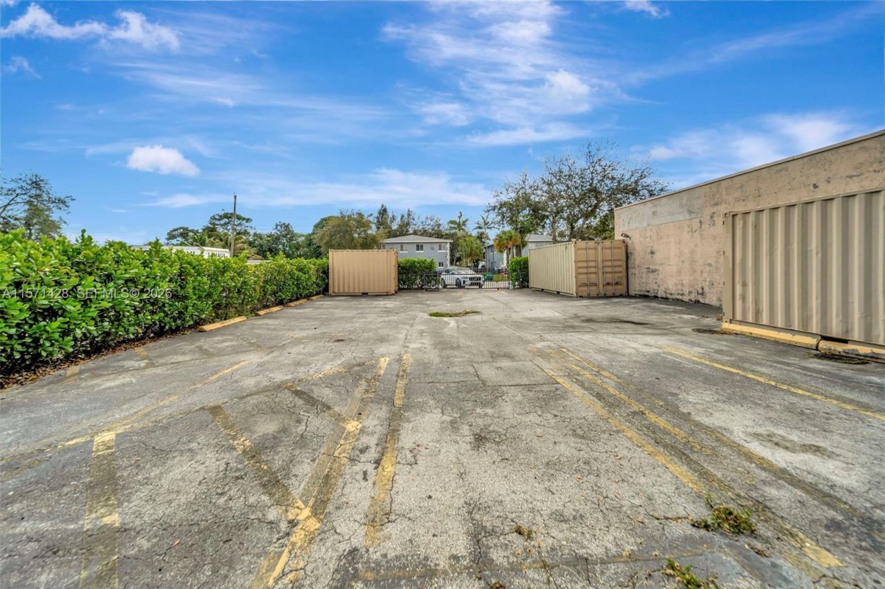 67 NW 166th St, Miami, FL 33169 Photo