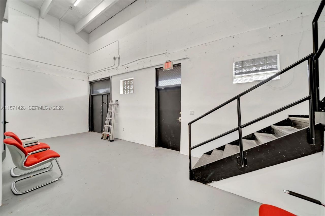 67 NW 166th St, Miami, FL 33169 Photo