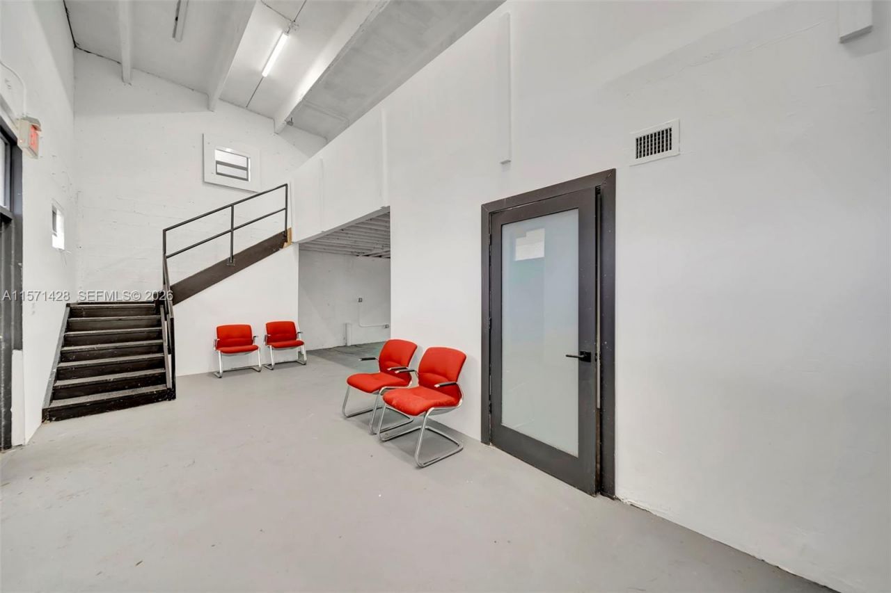 67 NW 166th St, Miami, FL 33169 Photo